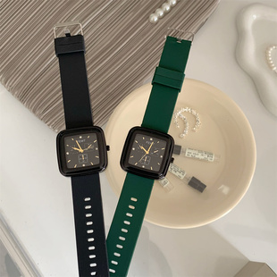 高颜值硅胶方形手表女款小众复古ins学生轻奢简约学院风石英表