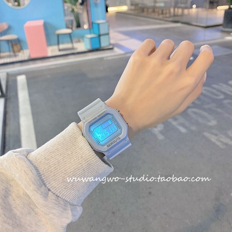 显白小方块独角兽电子表男
