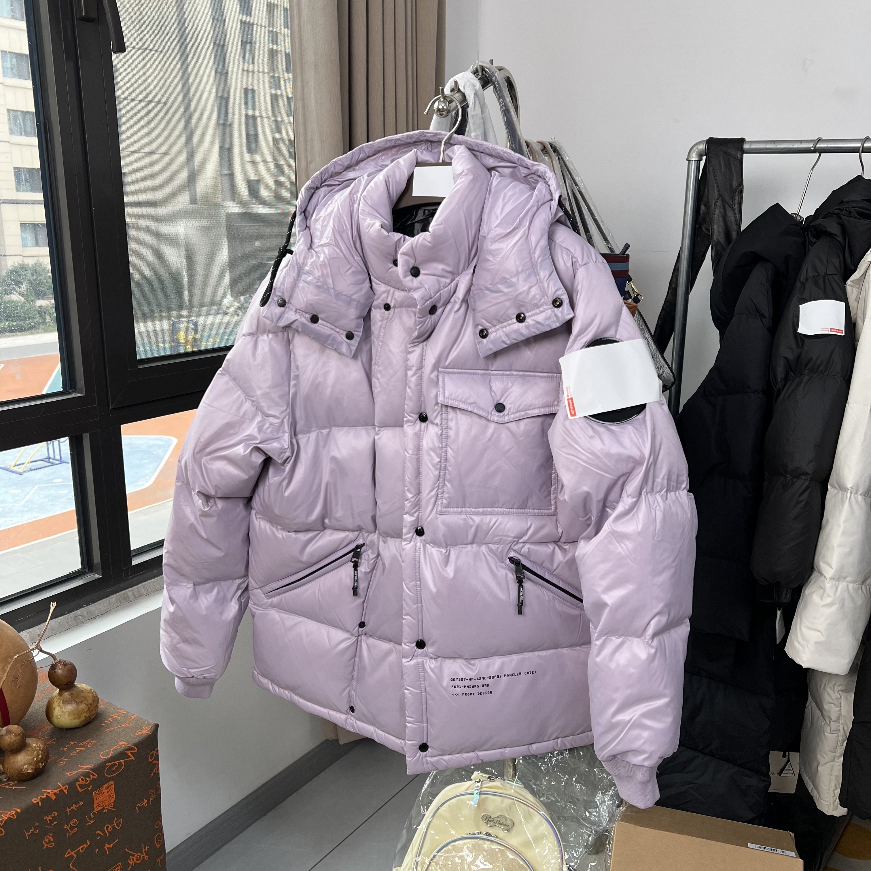 12-1女冬季2025新款短款羽绒服