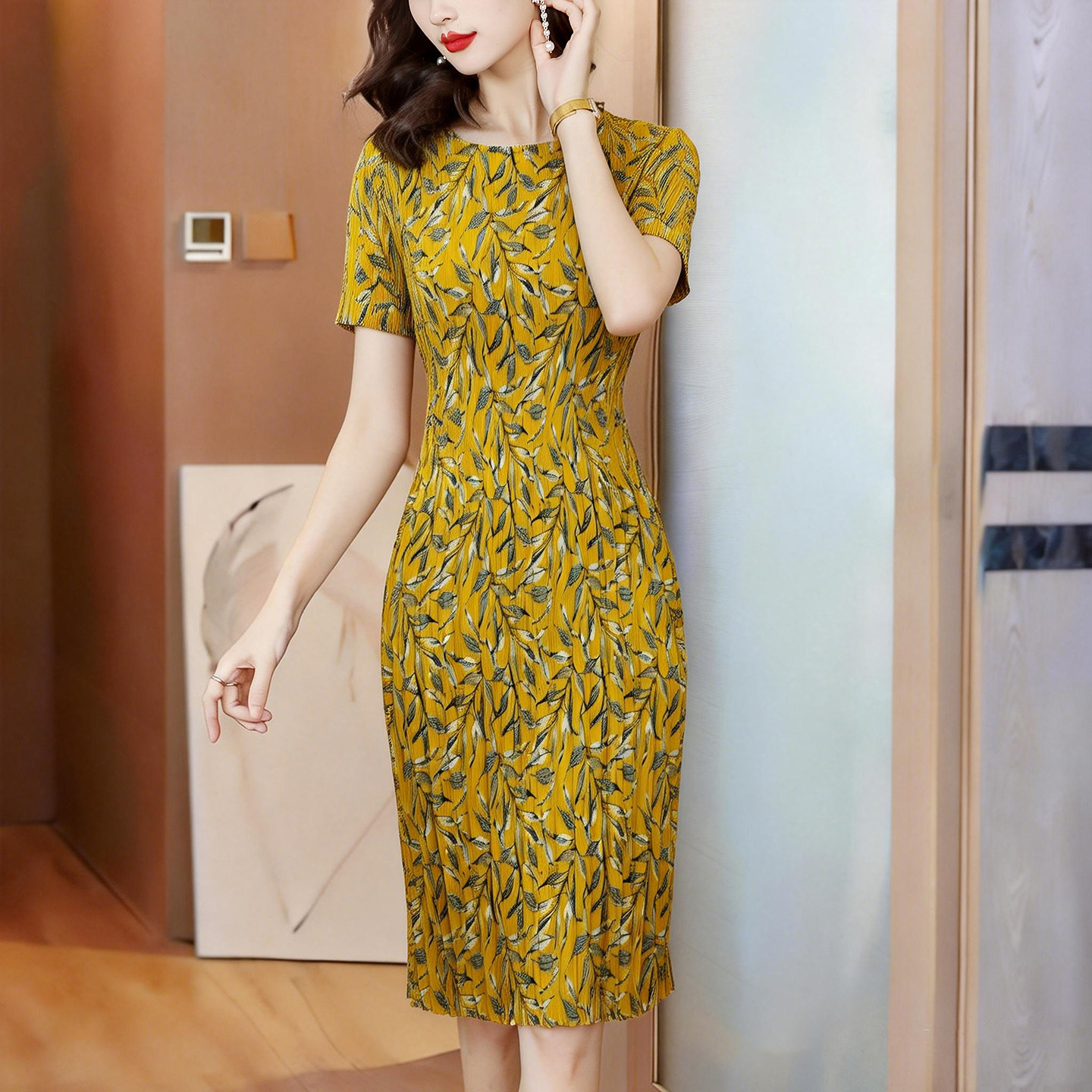 2026夏季新款轻奢风褶皱工艺连衣裙女短袖黄色印花气质显瘦百褶裙