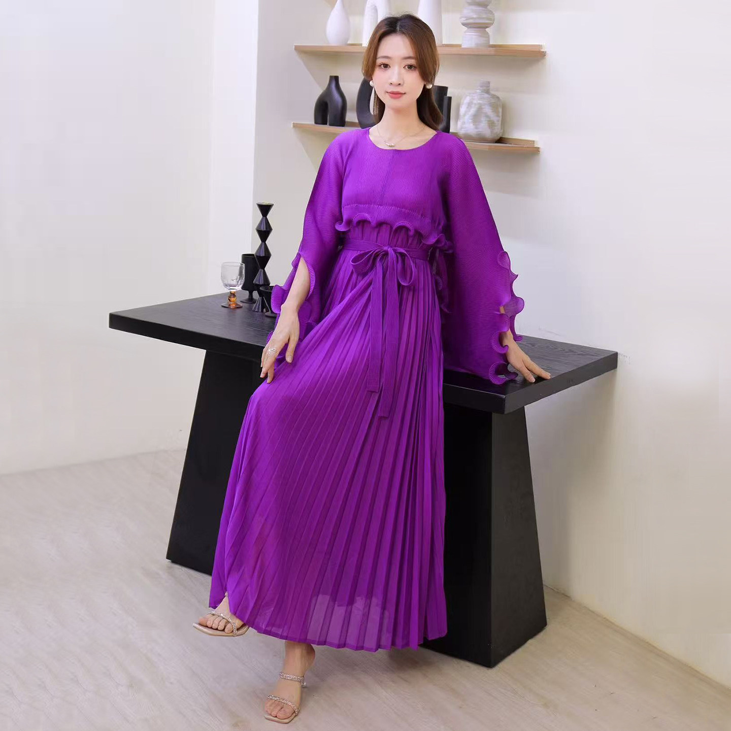 秋季新款胖mm木耳边蝙蝠袖女神褶皱工艺连衣裙独特漂亮风琴褶裙摆