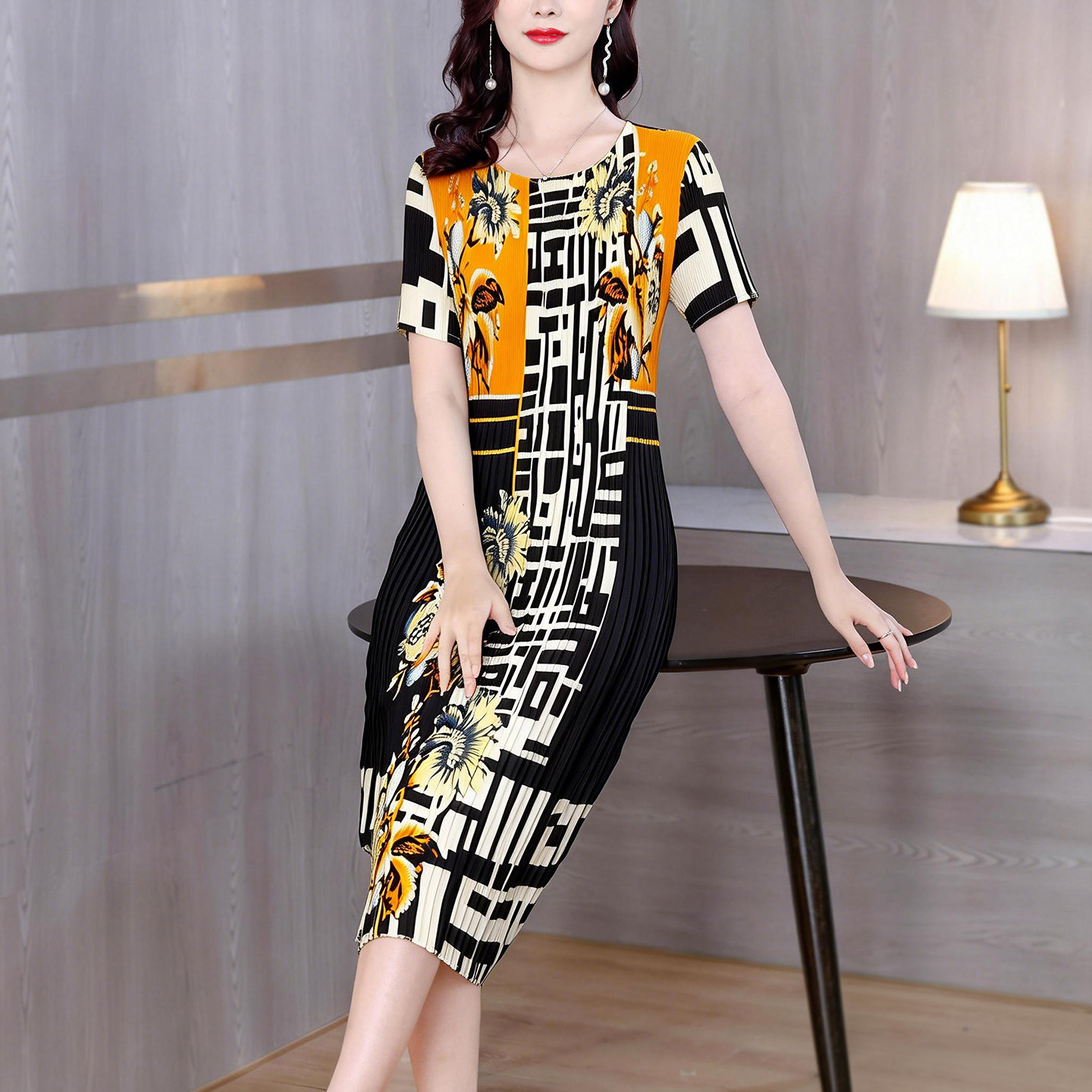 2026夏季新款优雅印花褶皱工艺连衣裙女短袖显瘦气质减龄百褶裙薄