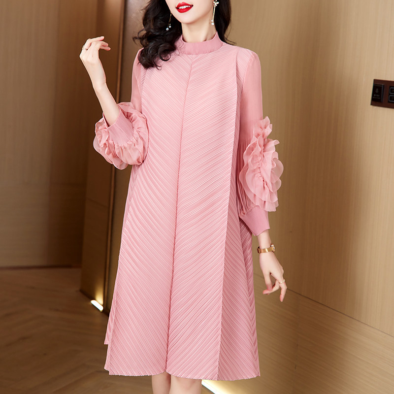 2026年春季新款高端气质显瘦大码立领过膝重工绣花褶皱a字连衣裙