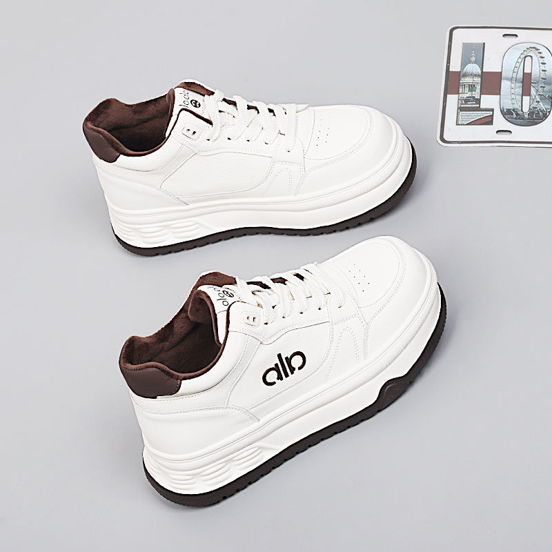 新款大码女鞋41-43脚宽胖肥2025冬季棉鞋加绒板鞋时尚休闲小白鞋