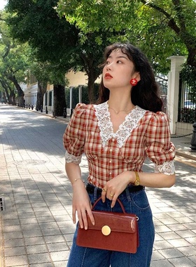 蕾丝港风复古红色格子衬衫女收腰显瘦2021年夏季泡泡袖短款上衣