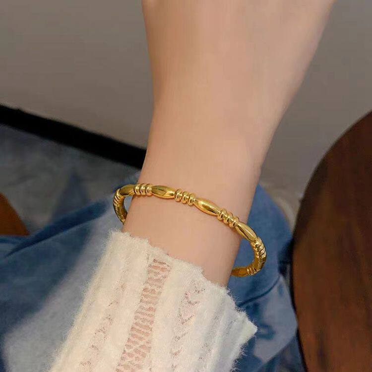 金色素圈手镯轻奢小众精致钛钢不掉色镀金手腕饰品女士冷淡风手链
