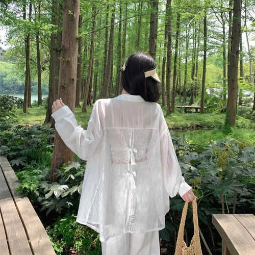 薄款防晒衬衫女夏季韩系后背开叉系带蕾丝拼接衬衣设计感长袖上衣