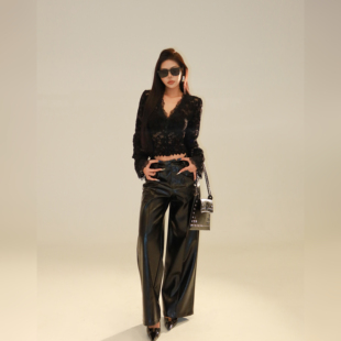 【蜜蜜家】穆斯之语 欧美辣妹泡泡长袖V领蕾丝上衣 25/Z605