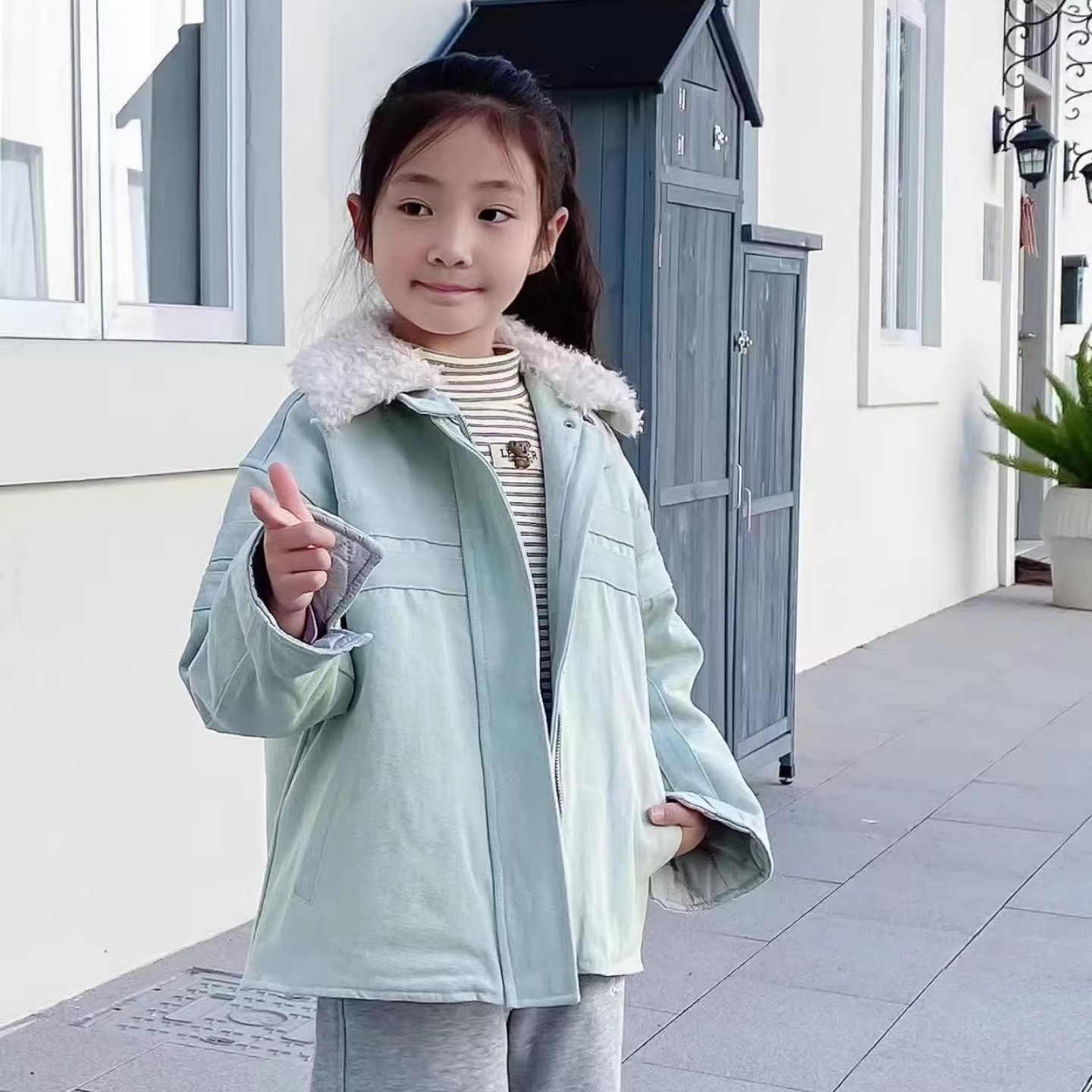 现货韩版童装冬季新女童羊羔毛翻领牛仔外套宽松休闲加厚保暖棉衣,童装/婴儿装/亲子装,儿童牛仔外套,淘宝优惠券,粉丝福利购,淘宝优惠卷