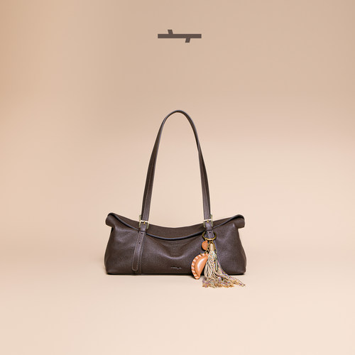 食草堂团圆法棍包2025夏季新款水染植鞣皮腋下包轻奢松弛感若年