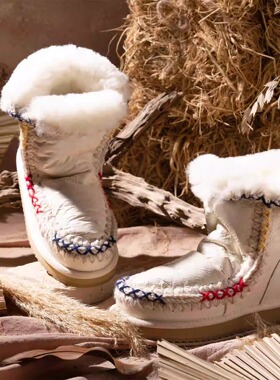 COMMEZOEY爱斯基摩3D勾线民族风防水24CM羊皮毛一体雪地靴女