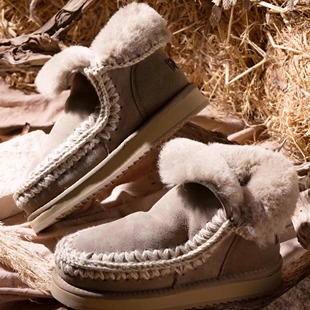 松弛感永恒经典色系爱斯基摩18CM羊皮毛一体平底雪地靴女