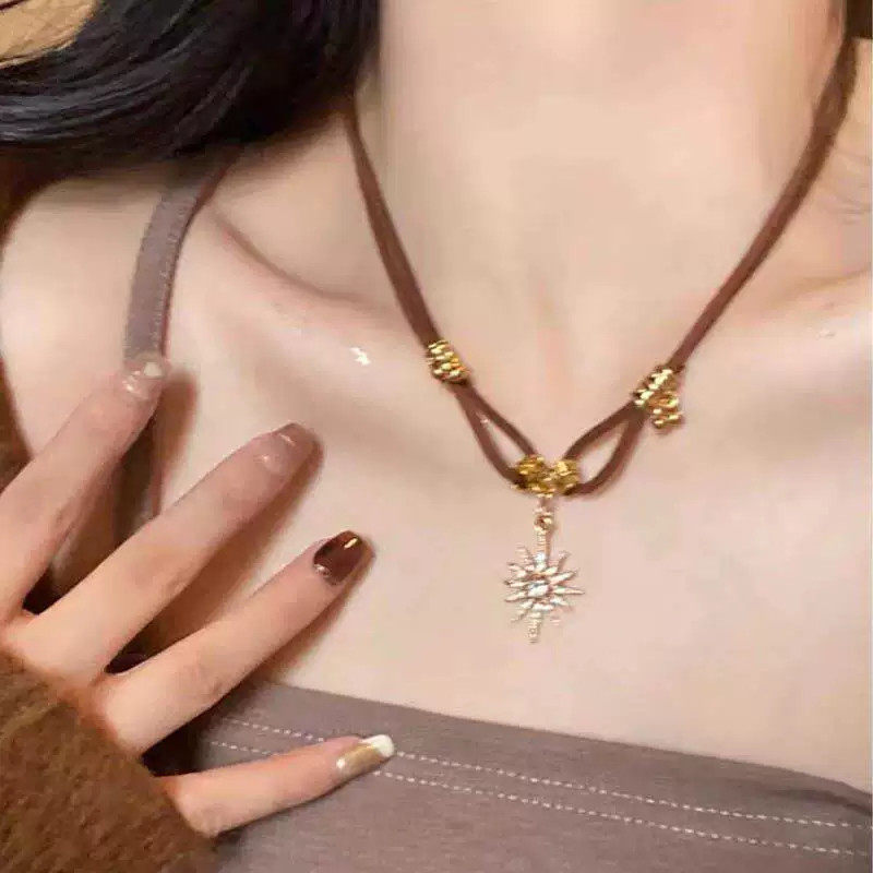 美拉德金色吊坠皮绳项链女复古纯欲氛围小众设计毛衣链高级感配饰