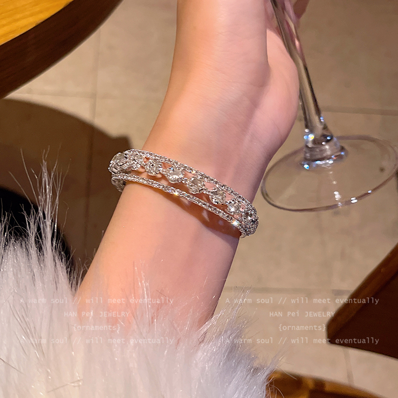 「英国女王」超闪个性设计感独特手镯女高级感满钻精致手饰品手环