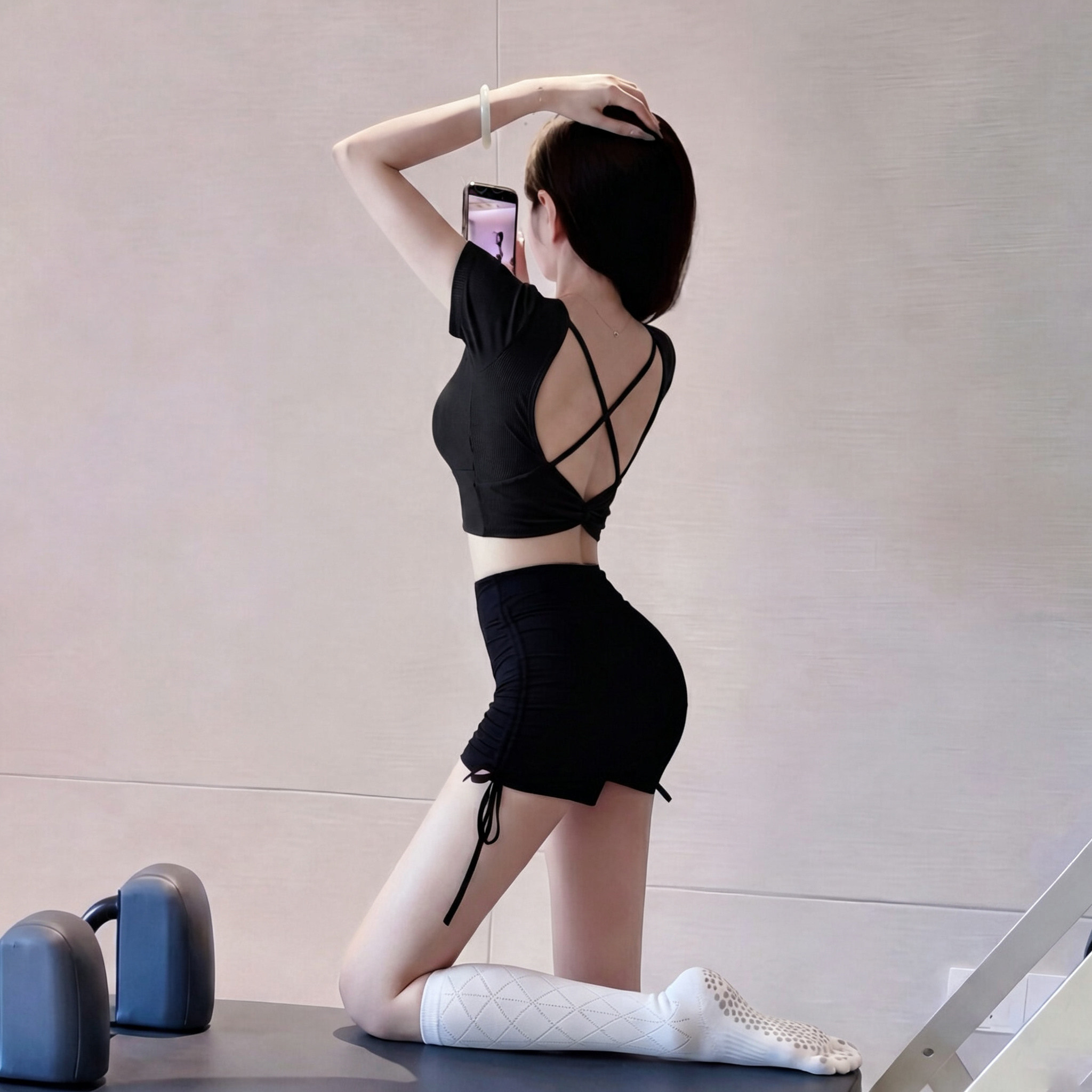 时尚高端瑜伽服套装女一体式固定杯运动背心黑色普拉提健身衣上衣