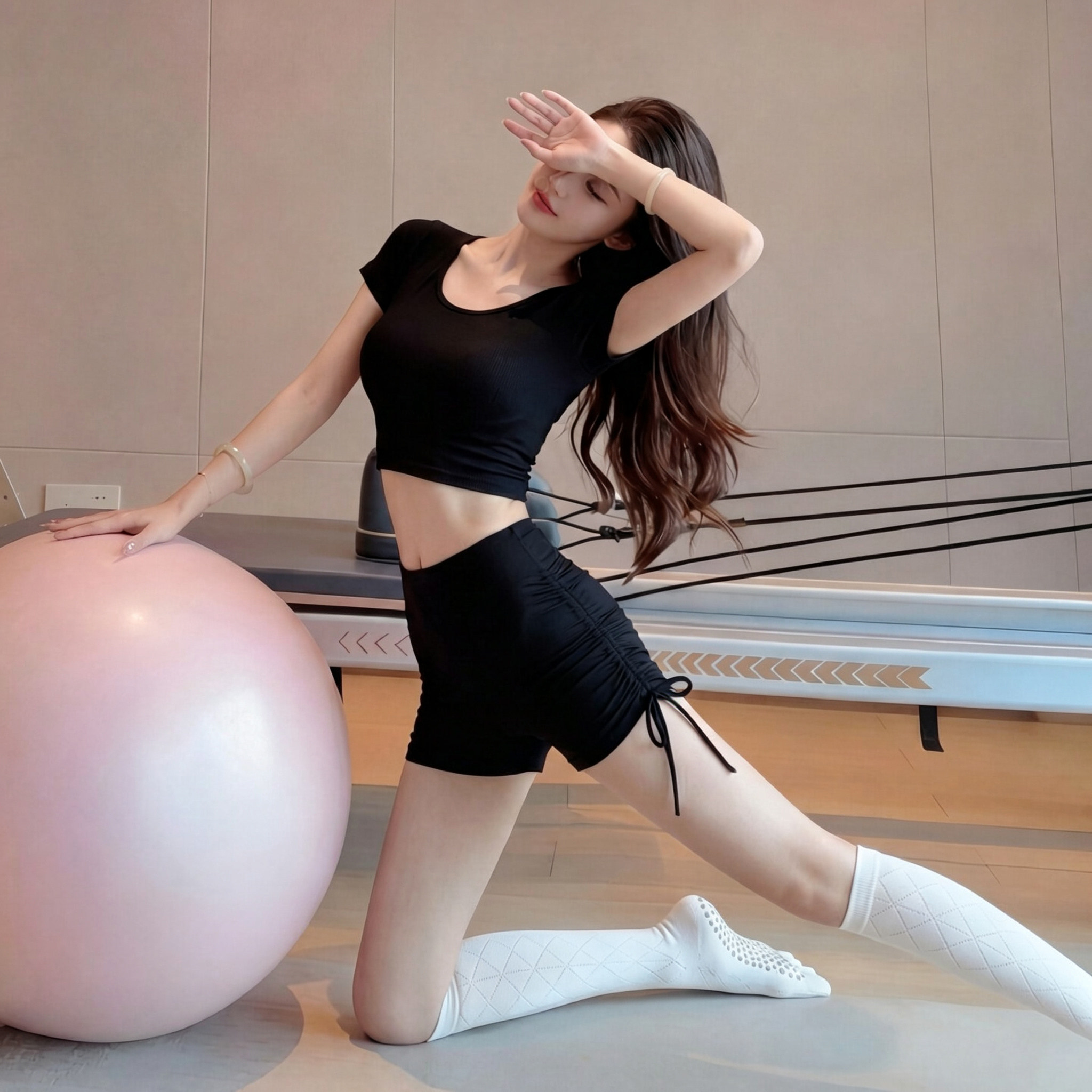 2026超火瑜伽上衣带胸垫一体式美背黑色绝美普拉提训练服运动短袖