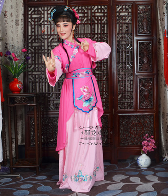 戏曲越剧演出花旦丫鬟古装