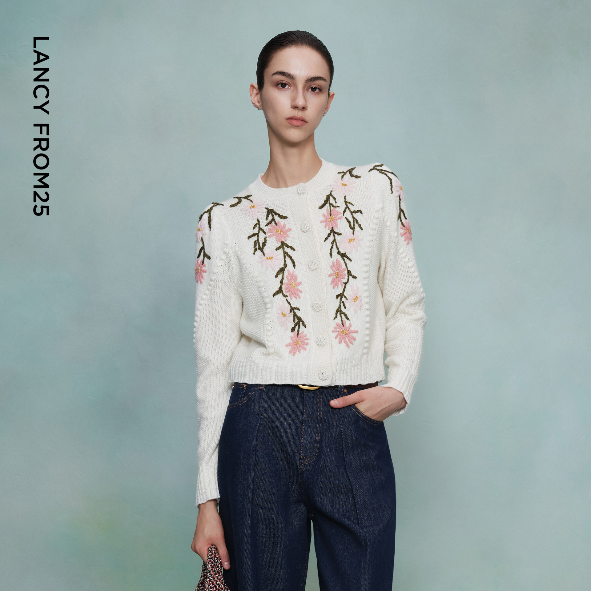 【艺术家联名】朗姿圆领雏菊短款针织衫优雅毛衣女2025年冬季新款