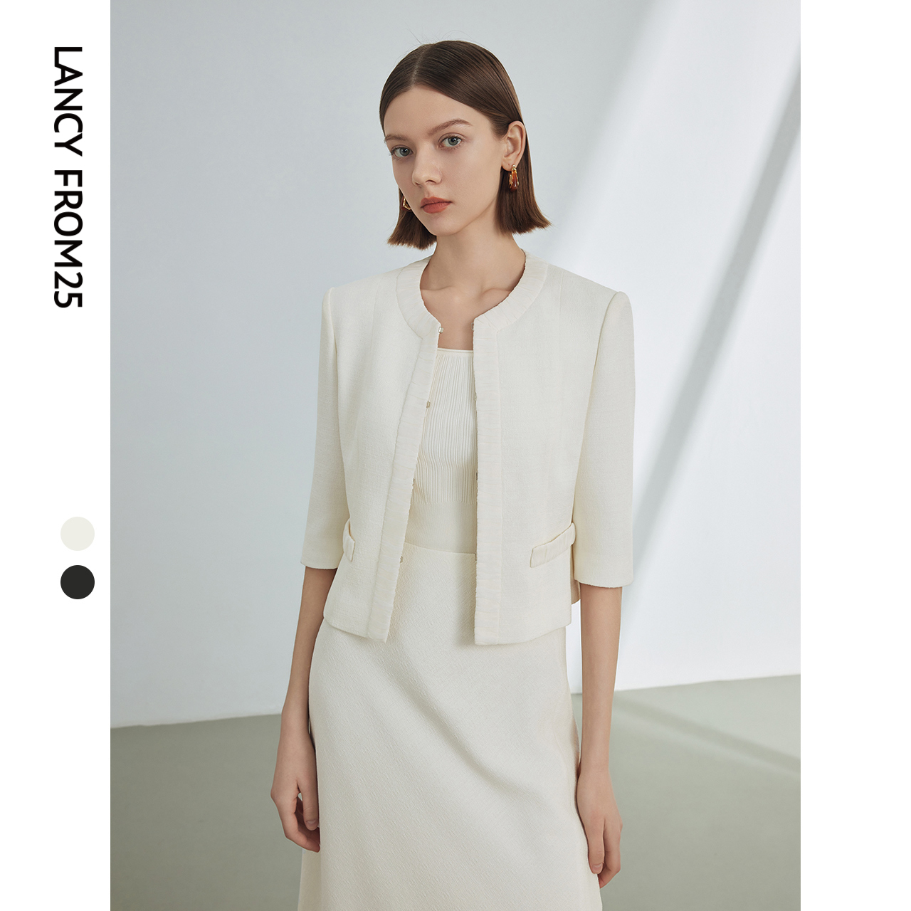 气质圆领   暗襟设计   褶皱拼接