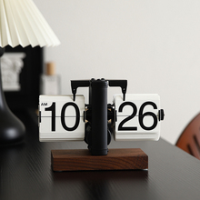 客厅电视柜台面摆件轻奢高档翻页时钟家居玄关中古风高级感装饰品