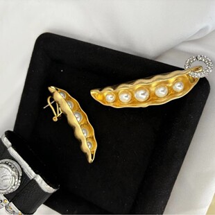 Schiaparelli 不对称豌豆耳环,精致时尚黄铜工艺