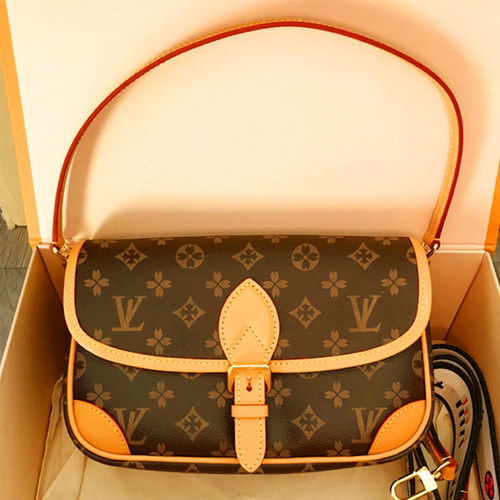 香港包包女2026新款真皮法棍包