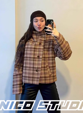 欧美ins博主上身OL气质酒红格纹拼色立领系扣毛呢短款上衣外套