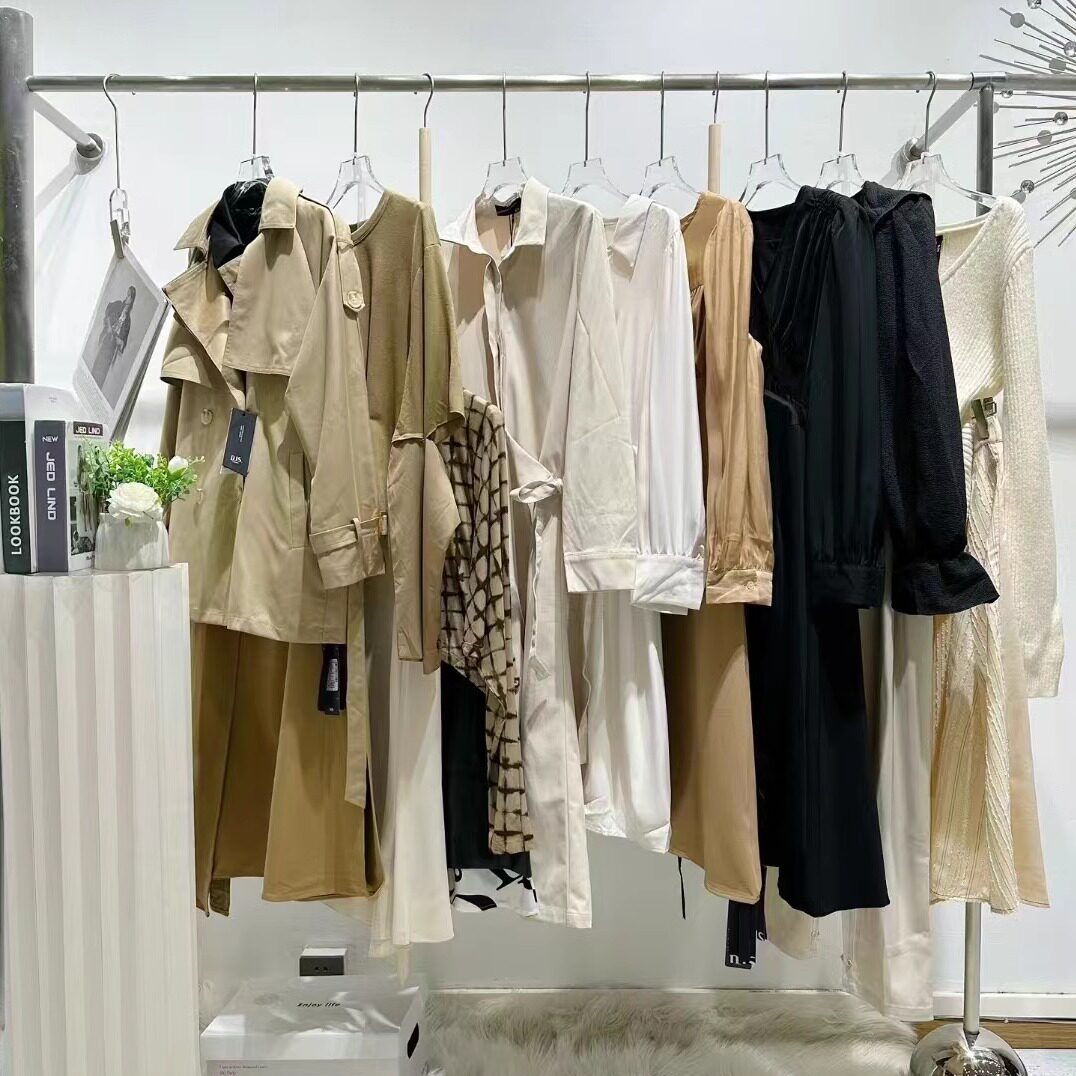 品牌女装尾货风衣外套夜市地摊货源实体店女装拿货直播货源女服装