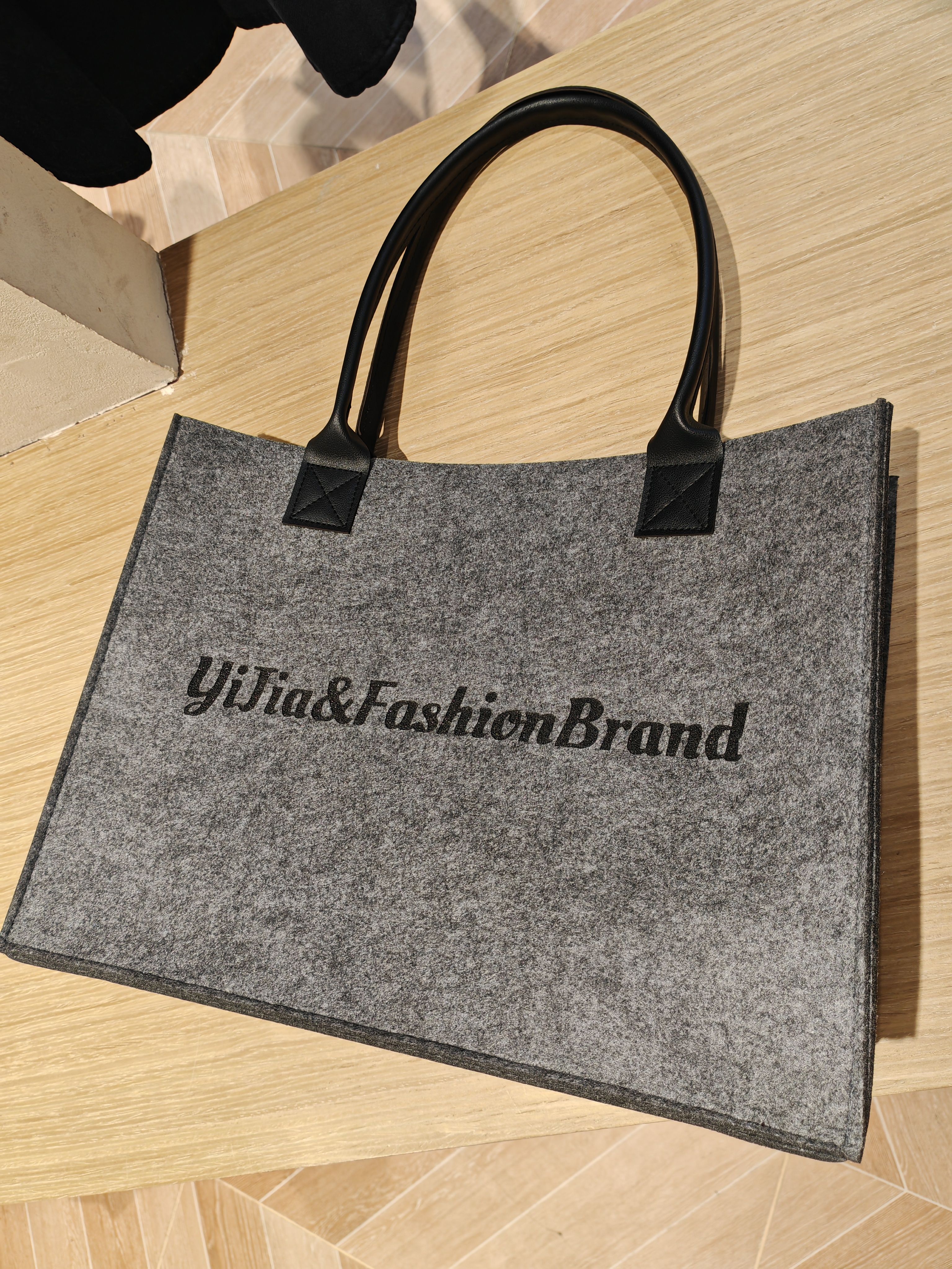 一嘉潮牌定制加厚毛毡包通勤上课电脑包单肩手提托特包商务定制款