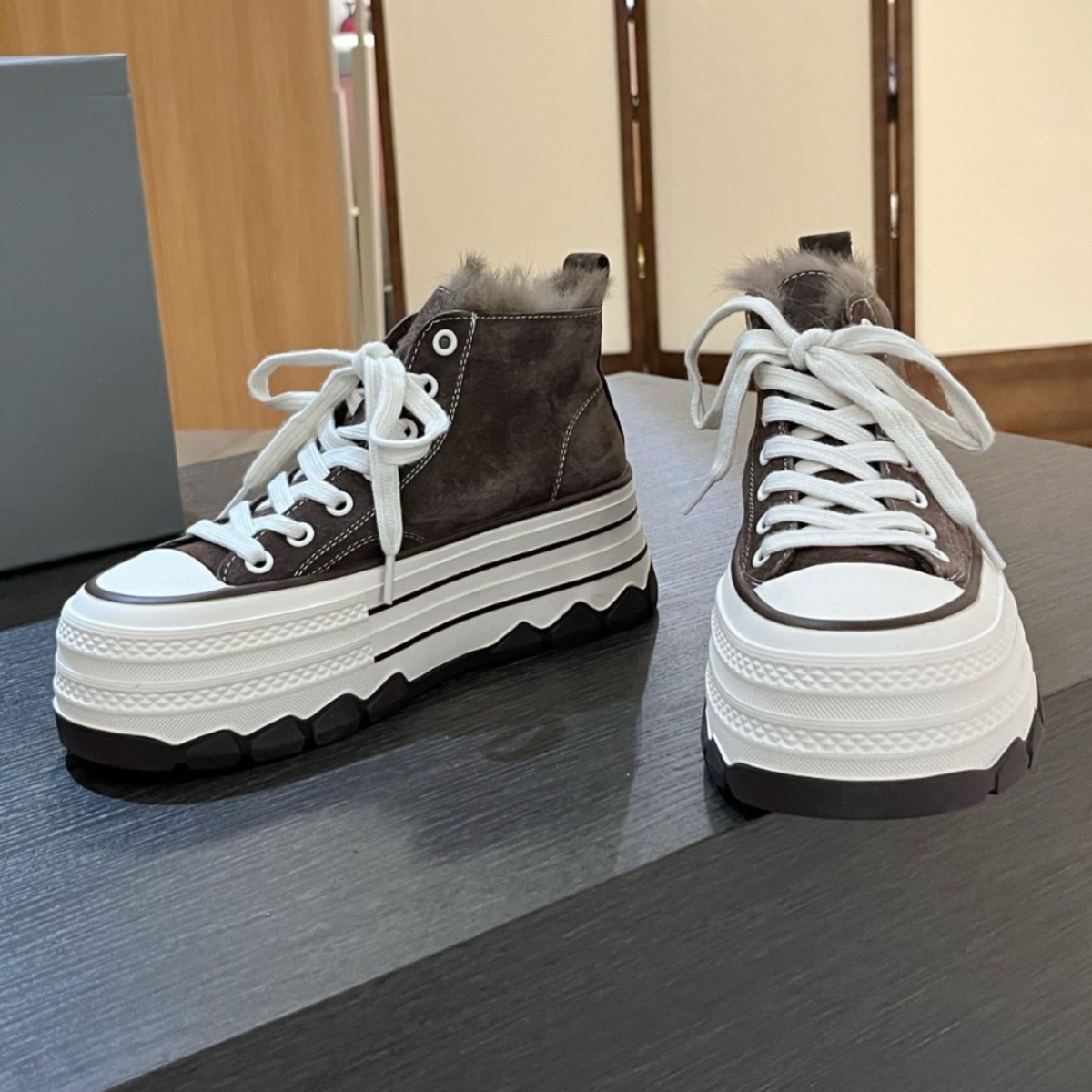 厚底真皮板鞋女2025冬季加绒显瘦鞋百搭松糕底休闲运动德训鞋子潮