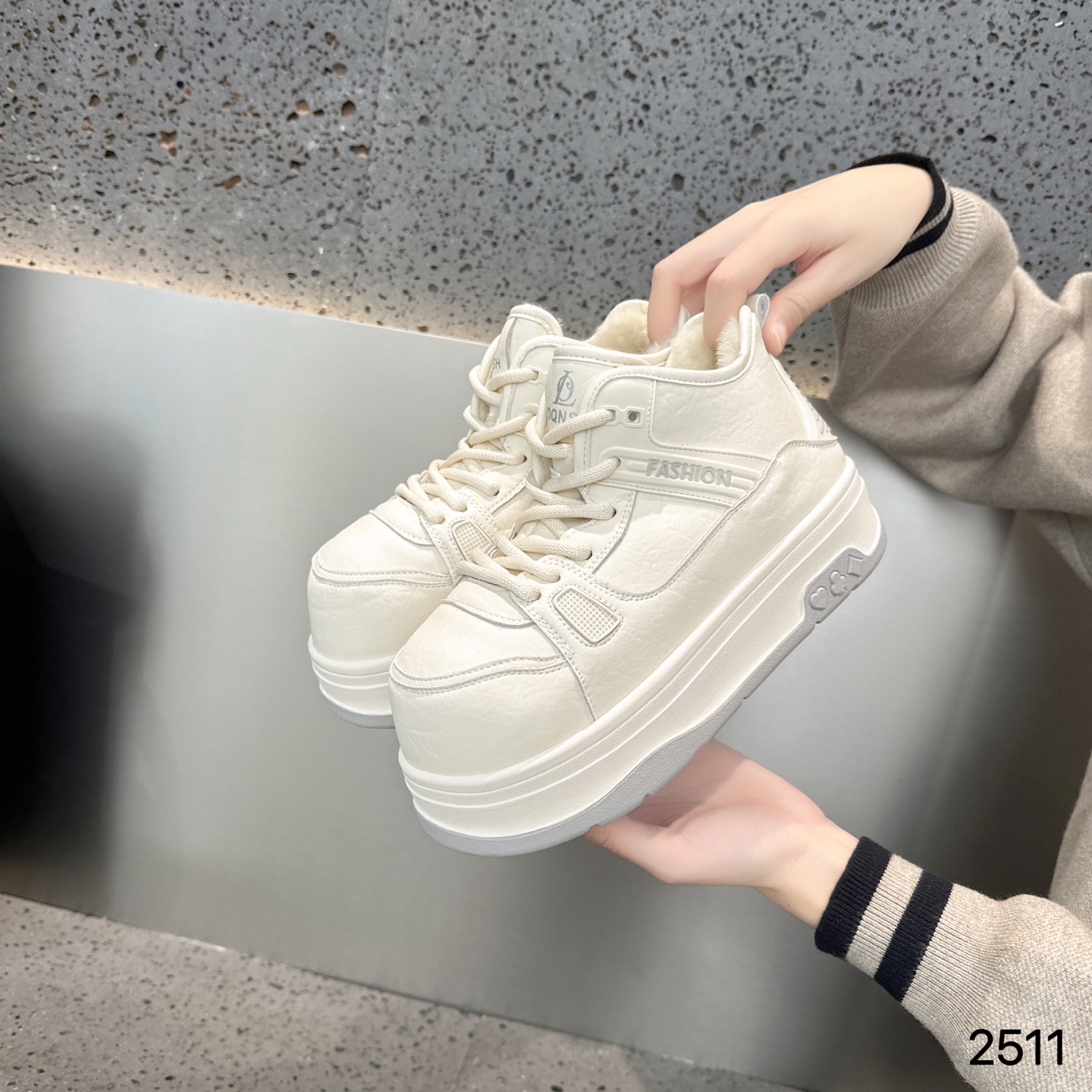 雪地靴女2025冬季新款卡皮巴拉短靴子一脚蹬中筒加绒加厚保暖棉靴