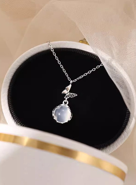 蝴蝶白玉髓项链女生轻奢小众设计级感百搭甜美锁骨链饰品潮