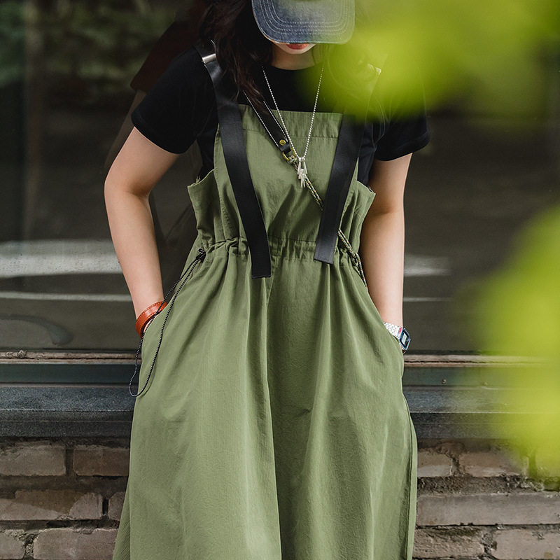 马登女装日系工装绿色休闲女士梨型身材收腰显瘦背带连衣长裙子夏