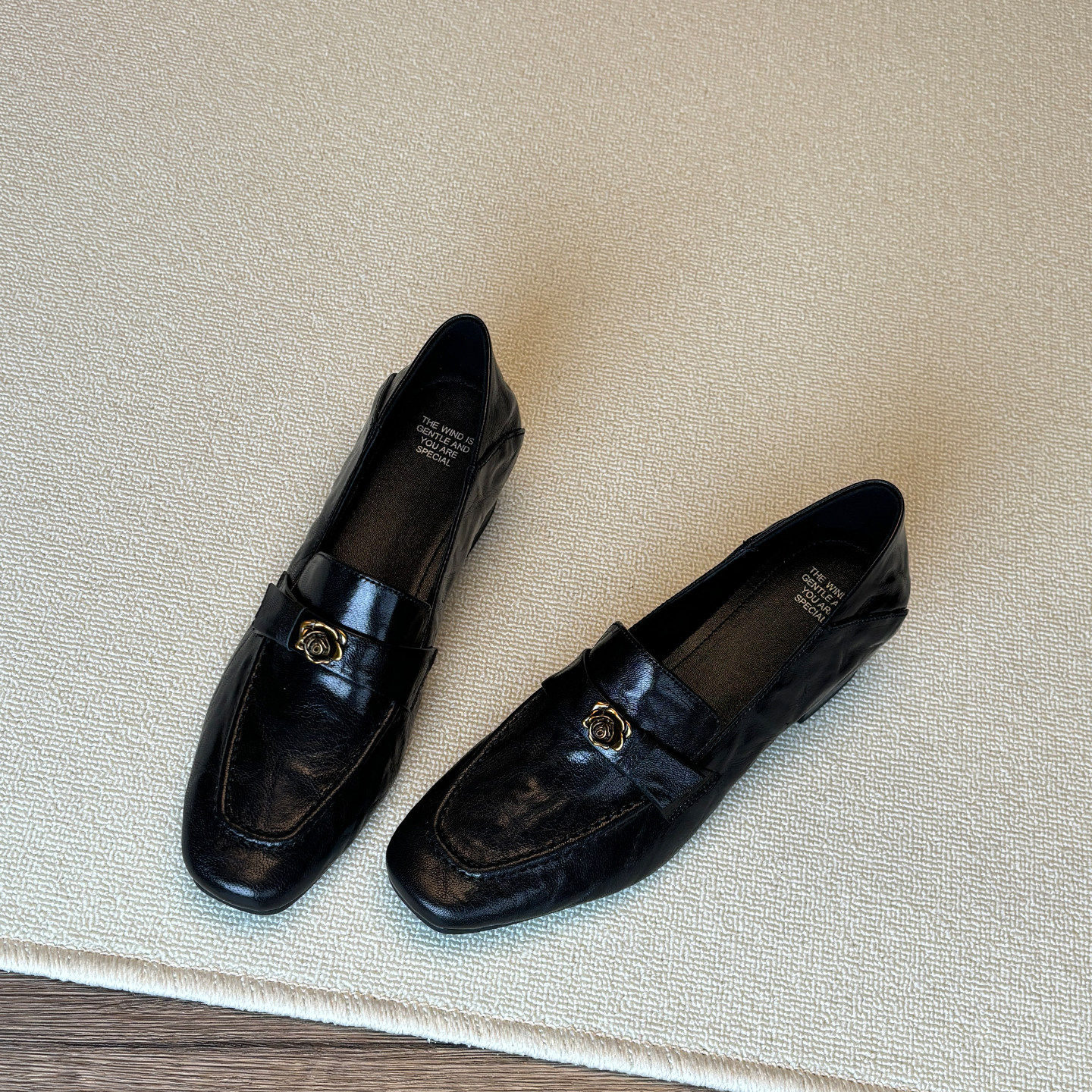 真皮一脚蹬方头乐福鞋女山茶花2026春秋粗跟黑色通勤小皮鞋英伦风