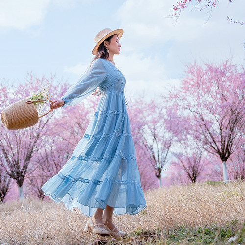 蓝色复古大裙摆连衣裙