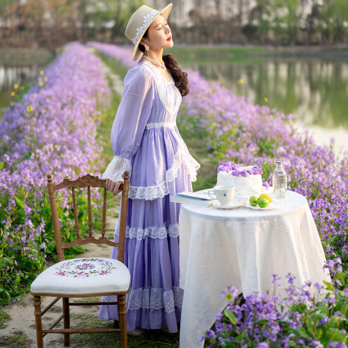 紫色蕾丝拼接大裙摆连衣裙