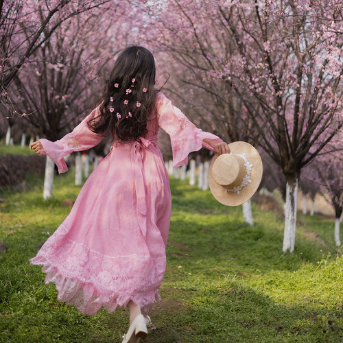 理想三旬女装早春樱花粉复古蕾丝拼接重工大裙摆仙气飘逸连衣裙