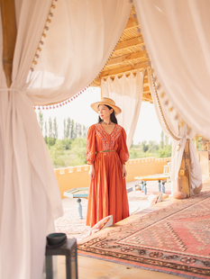 新疆旅拍棉麻民族风橙色V领绣花连衣裙长裙长袖 理想三旬女装