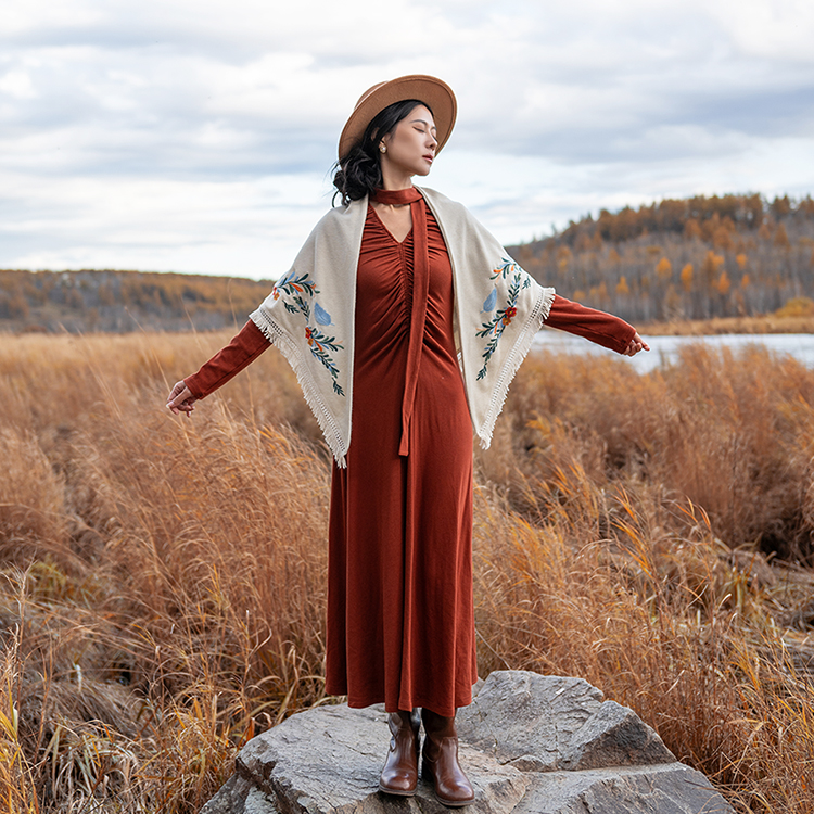 理想三旬女装秋冬法式复古收腰显瘦焦糖色针织打底连衣裙中长裙