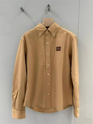 秋冬新款字母皮革刺绣徽标米黄色长袖丹宁牛仔衬衫气质百搭开衫女