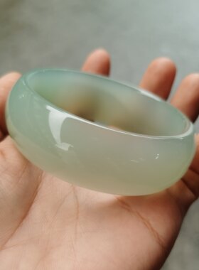 高档浅绿玛瑙玉髓手镯油绿加宽轮胎镯子女款绿色玉石油青时尚大气