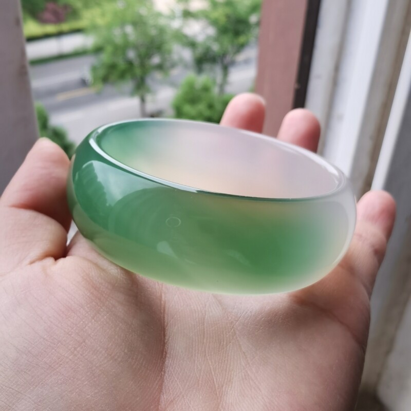 时尚天然半山半水加宽半白油青绿色玉髓手镯女款冰种玛瑙玉石镯子