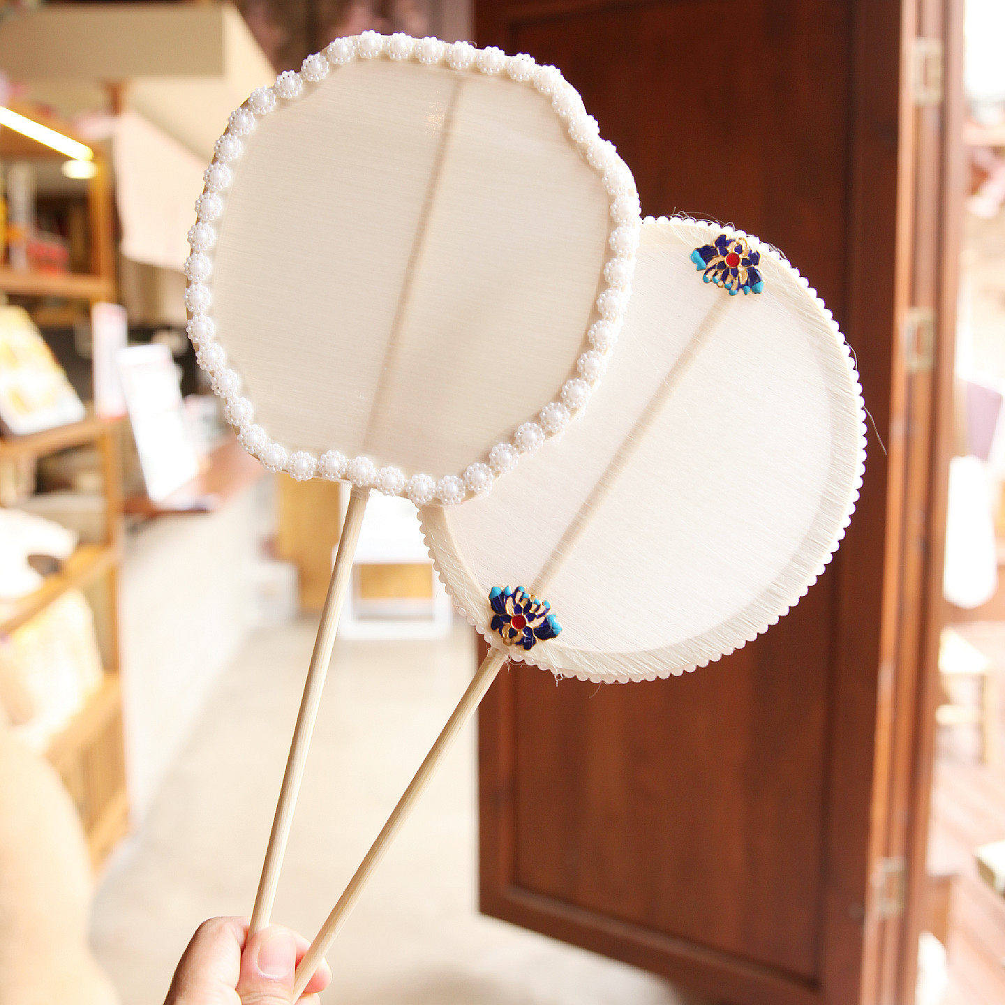 桑蚕丝美人扇子团扇长杆圆形飞仙芭蕉扇真丝宫扇跳舞蹈拍照成品