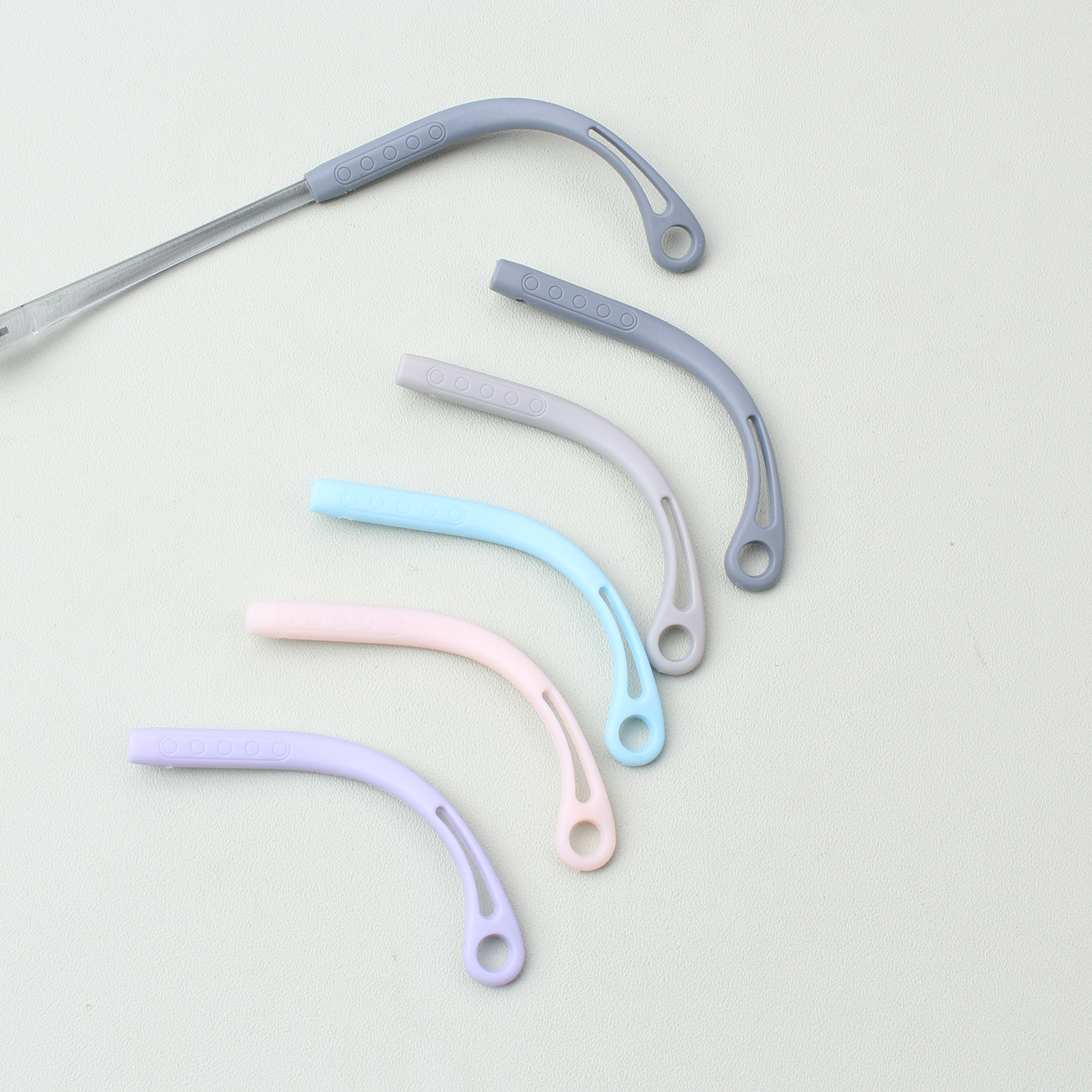 儿童眼镜软胶防滑脚套下侧拧螺丝