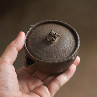 世冈春山日本万古烧代表人物1893～1965手捻狸猫宝瓶手工陶器茶壶