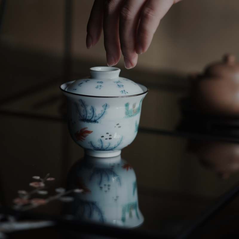 景德镇手绘斗彩鱼藻纹盖碗
