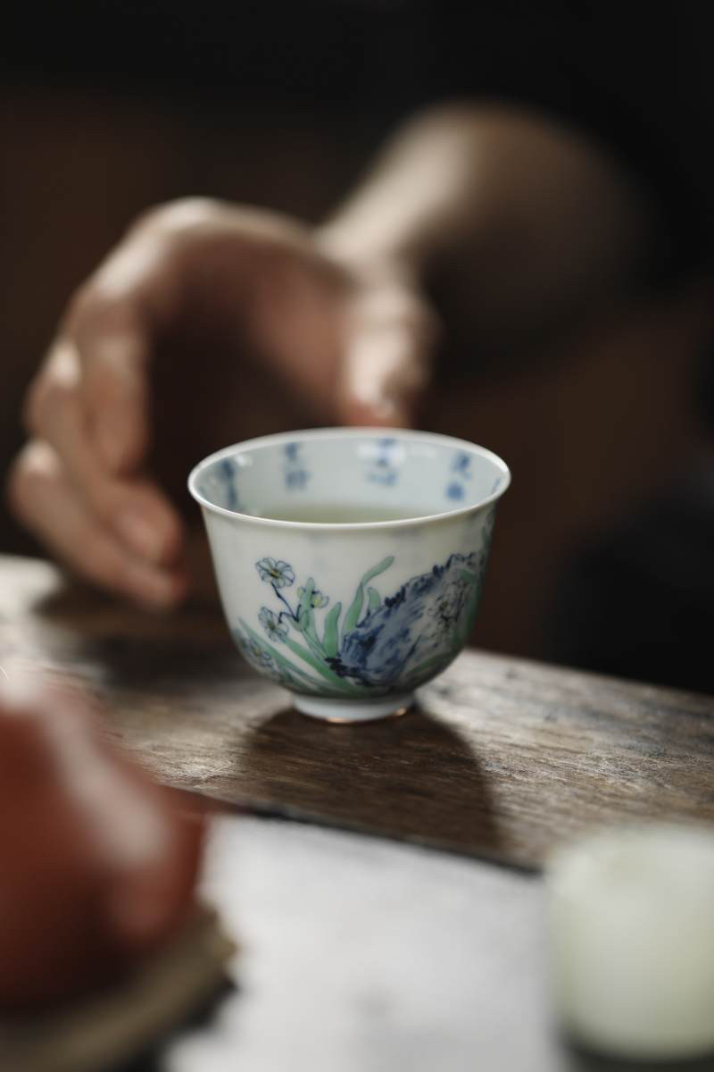 景德镇弥云斋手绘(尘外)斗彩湖石水仙吾杯主人杯陶瓷单杯限量款