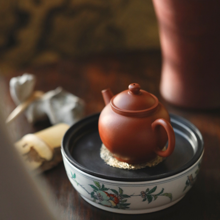 弥云斋惊春斗彩折枝手绘陶瓷壶承