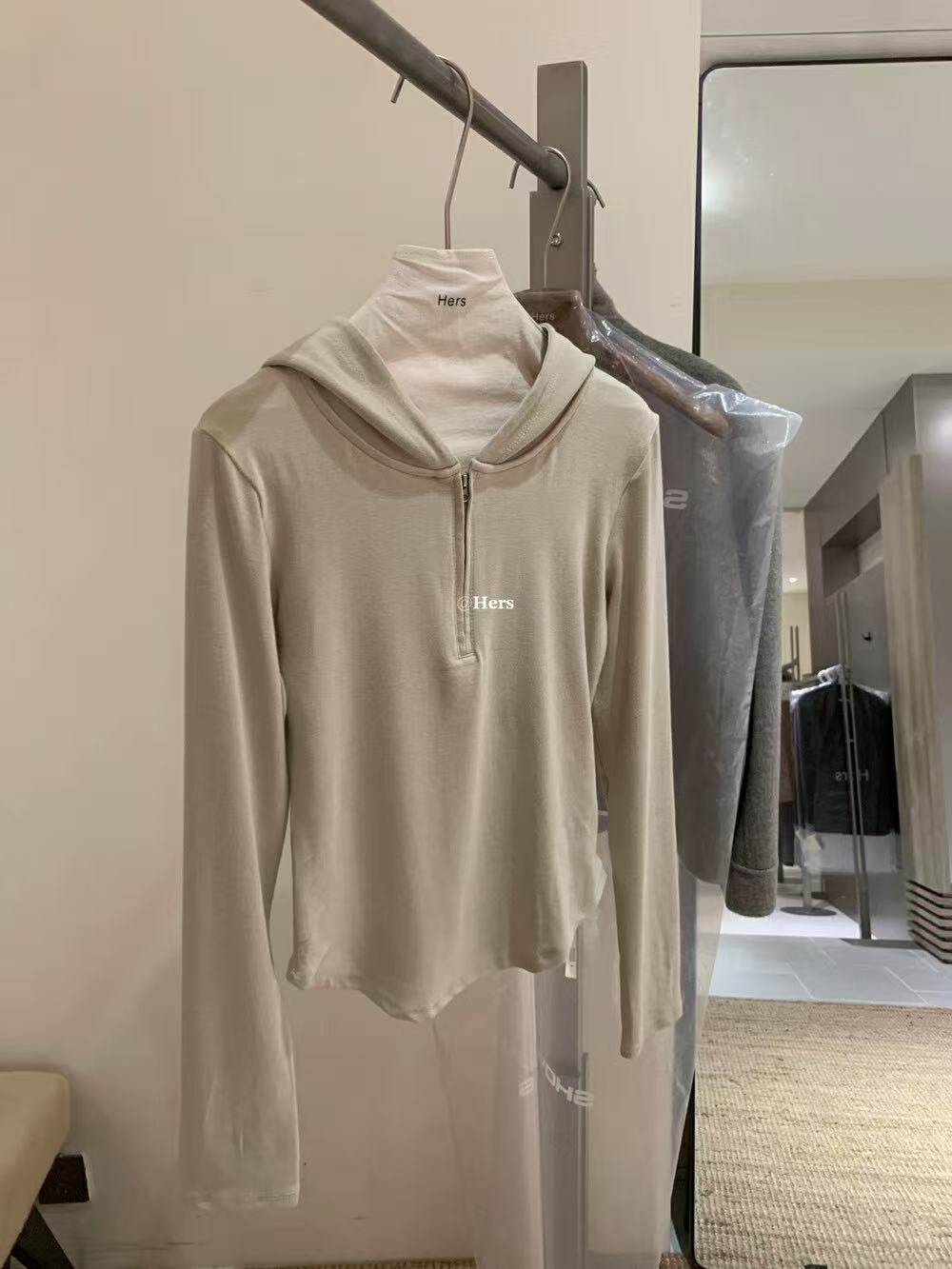 hers10068春新款连帽半拉链设计感别致薄款卫衣T恤女收腰显瘦上衣