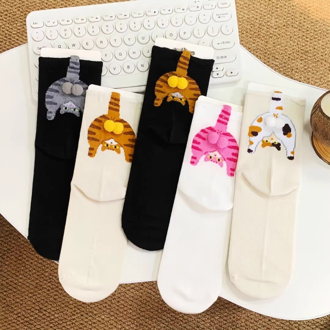 2025秋季新款袜子女可爱卡通中筒袜猫咪个性立体球球ins潮袜长袜
